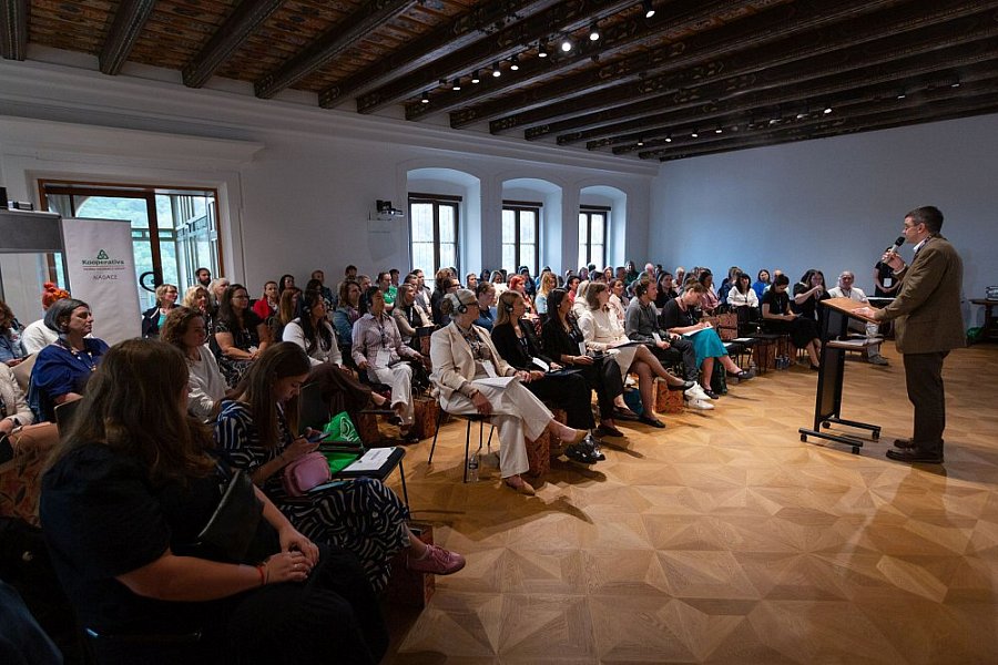 Koordinovaný přístup je klíč k dostupnosti dlouhodobé péče. Sue Ryder k němu proto uspořádal už třetí mezinárodní konferenci