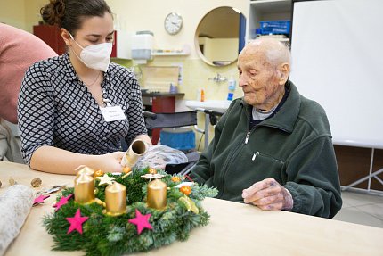 Když má člověk oporu, zvládne i velké adventní věncování