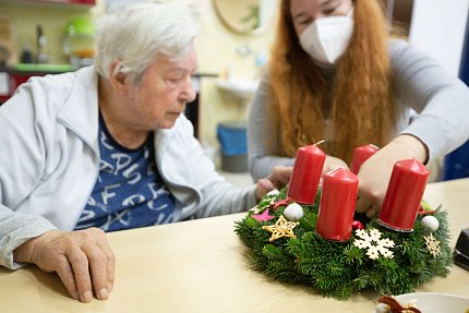 Když má člověk oporu, zvládne i velké adventní věncování