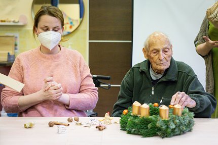 Když má člověk oporu, zvládne i velké adventní věncování