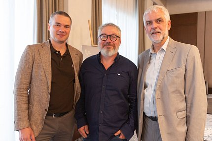 Kdo zaplatí naše stáří? Sue Ryder uspořádal diskusi o tom, proč nejde jen o peníze