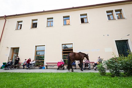 Když Sagi zavřel oči, byl možná s lidmi na nějaké zvláštní hlubší vlně...