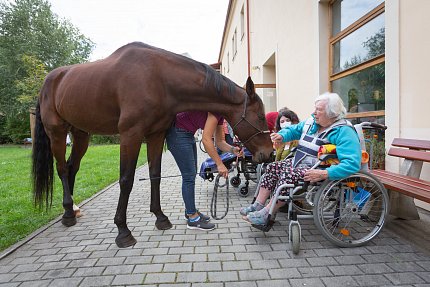 Když Sagi zavřel oči, byl možná s lidmi na nějaké zvláštní hlubší vlně...