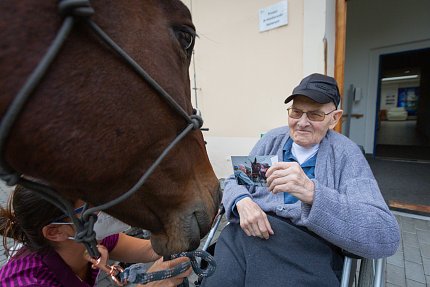 Když Sagi zavřel oči, byl možná s lidmi na nějaké zvláštní hlubší vlně...