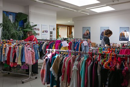 20. dobročinný bazárek Sue Ryder: příběh dobrovolnictví, který pokračuje