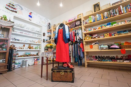 Nahlédněte do 2 dobročinných obchodů Sue Ryder - Kodaně a Heřmanky