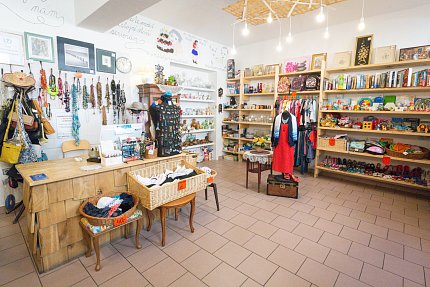 Nahlédněte do 2 dobročinných obchodů Sue Ryder - Kodaně a Heřmanky