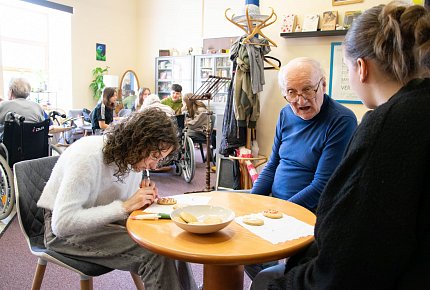 Velikonoční setkání seniorů a studentů