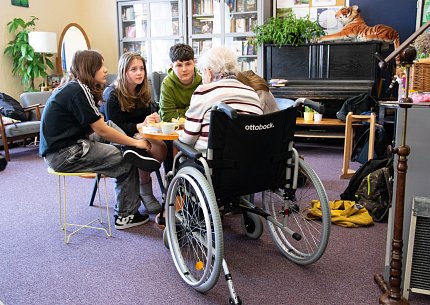 Velikonoční setkání seniorů a studentů