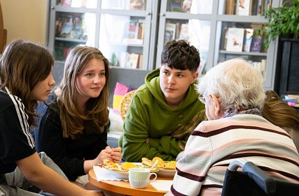 Velikonoční setkání seniorů a studentů