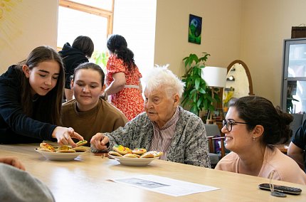 Velikonoční setkání seniorů a studentů