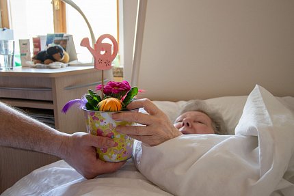 "Ženy jsou jako květiny – každá je krásná svým vlastním způsobem.“ I když je jí třeba 105 let…