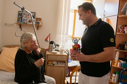 "Ženy jsou jako květiny – každá je krásná svým vlastním způsobem.“ I když je jí třeba 105 let…