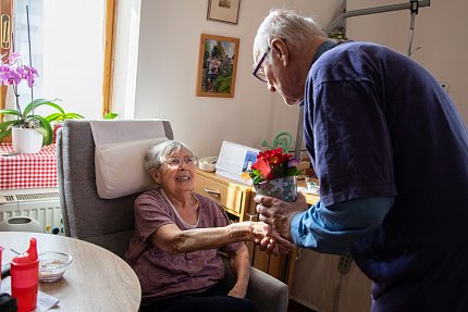 "Ženy jsou jako květiny – každá je krásná svým vlastním způsobem.“ I když je jí třeba 105 let…