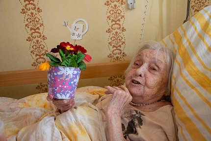 "Ženy jsou jako květiny – každá je krásná svým vlastním způsobem.“ I když je jí třeba 105 let…