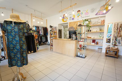 Nahlédněte do 2 dobročinných obchodů Sue Ryder - Kodaně a Heřmanky