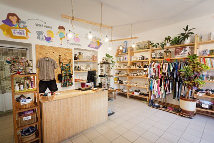 Nahlédněte do 2 dobročinných obchodů Sue Ryder - Kodaně a Heřmanky
