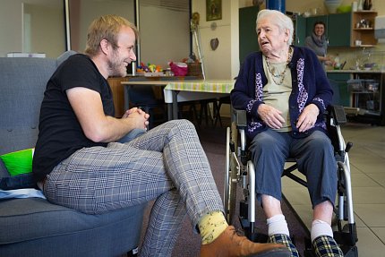 Návštěva cestovatele a spisovatele Ladislava Zibury v Sue Ryder