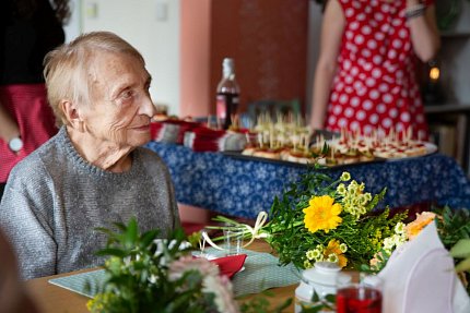 Oslava MDŽ - den před uzavřením domova pro seniory kvůli koronaviru