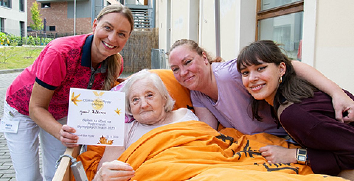 Fotogalerie: Olympijský oheň na zahradě Sue Ryder