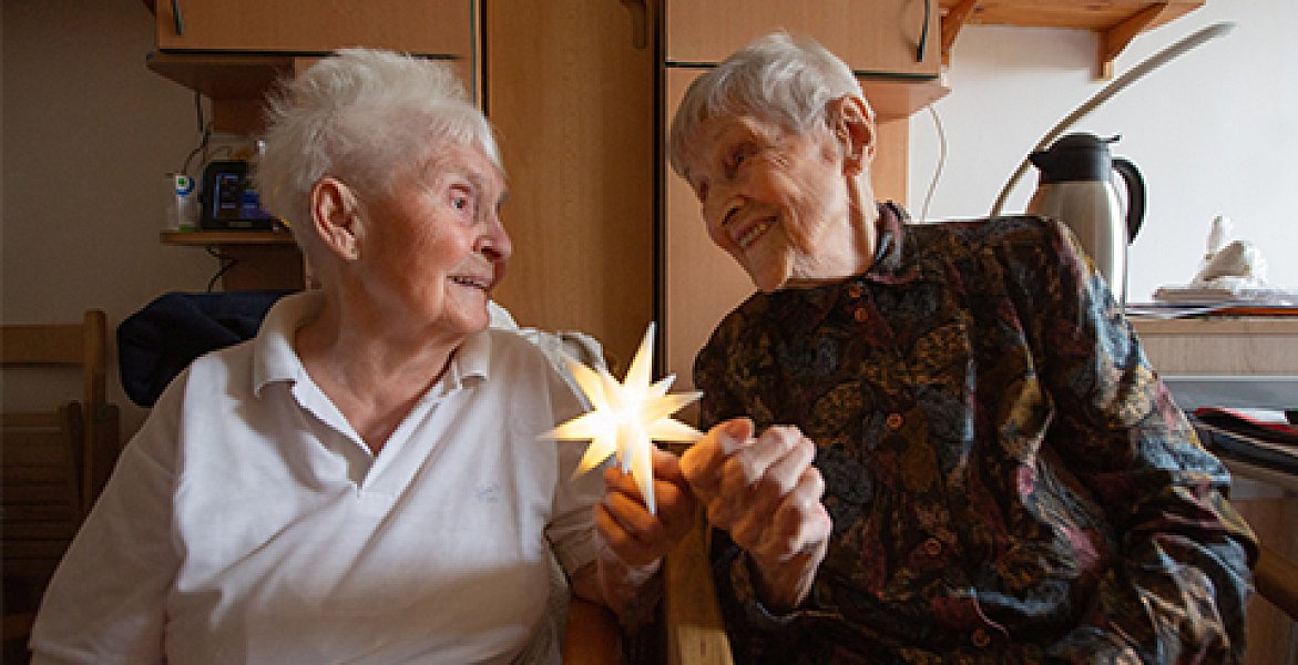 Staň se hvězdou pro ty nejstarší z nás. Podpořte ty, kterým společně pomáháme. Děkujeme z celého srdce.