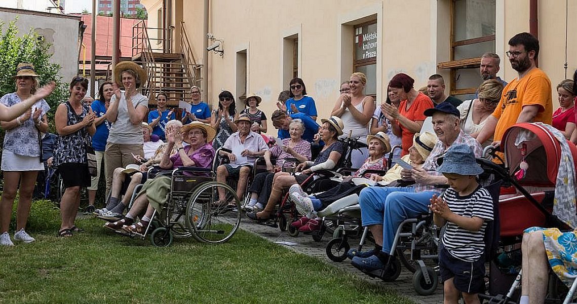 Sue Ryder okem fotoaparátu - 3 měsíce v životě klientů, zaměstnanců, dobrovolníků